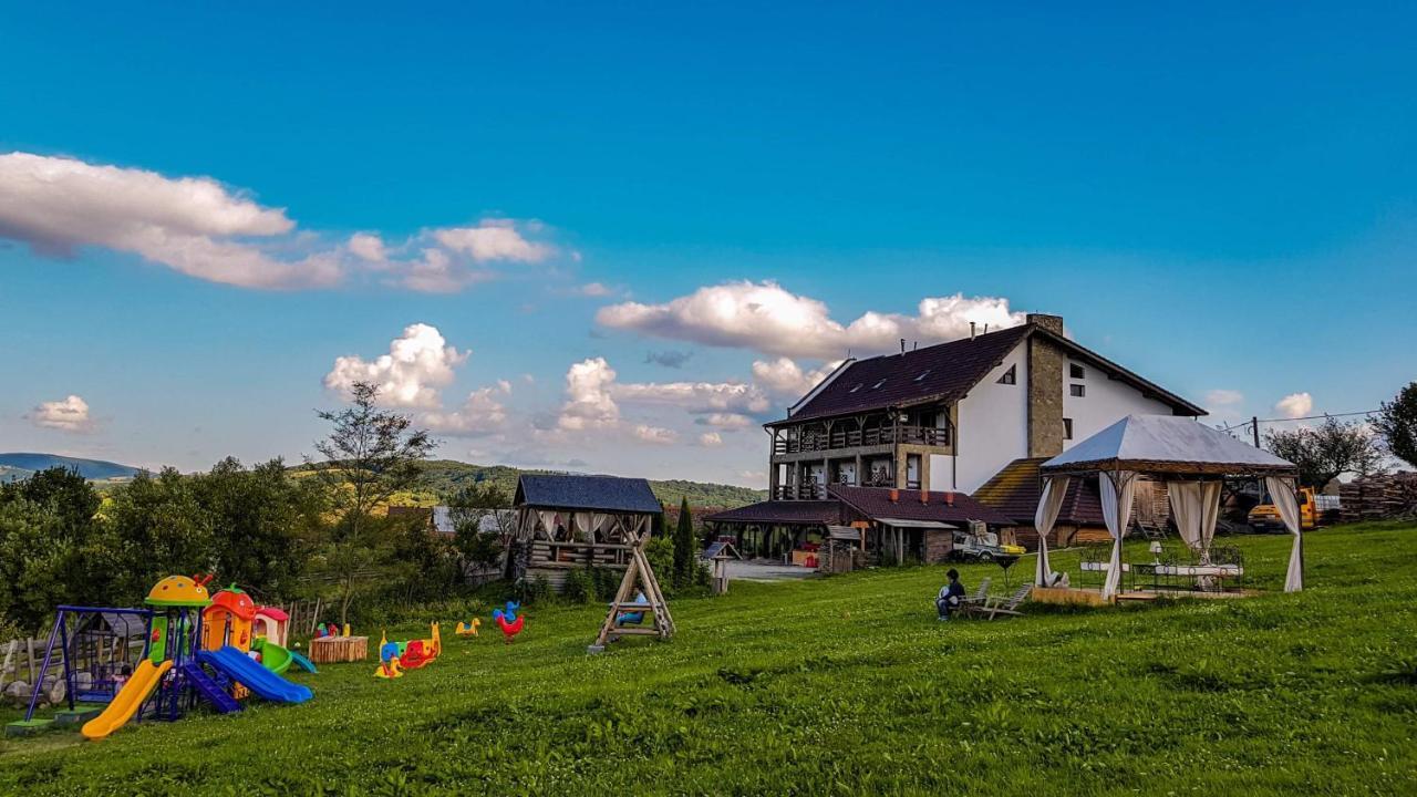 Гостьовий будинок Casa Bradet Інторсура-Бузаулуй Екстер'єр фото